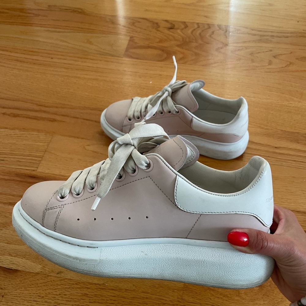 Alexander McQueen Oversize Sneakers in blush pink